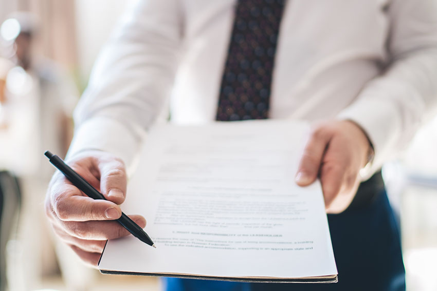 Die wichtigsten Tipps vor der Unterzeichnung eines Mietvertrags (c) AdobeStock